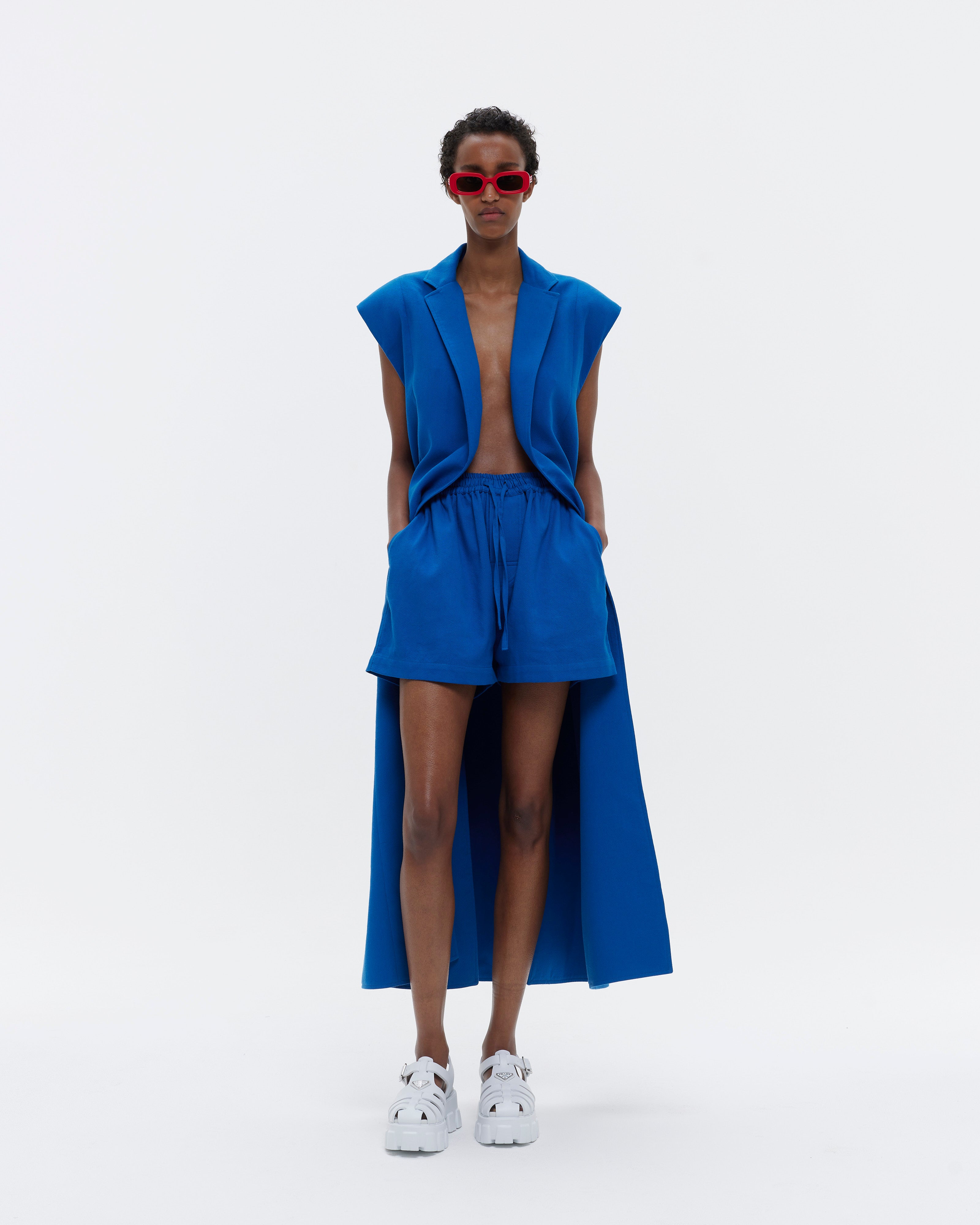 THE CROPPED SHORT : YVES BLUE